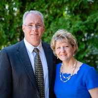 Distinguished Alumni posing for photo